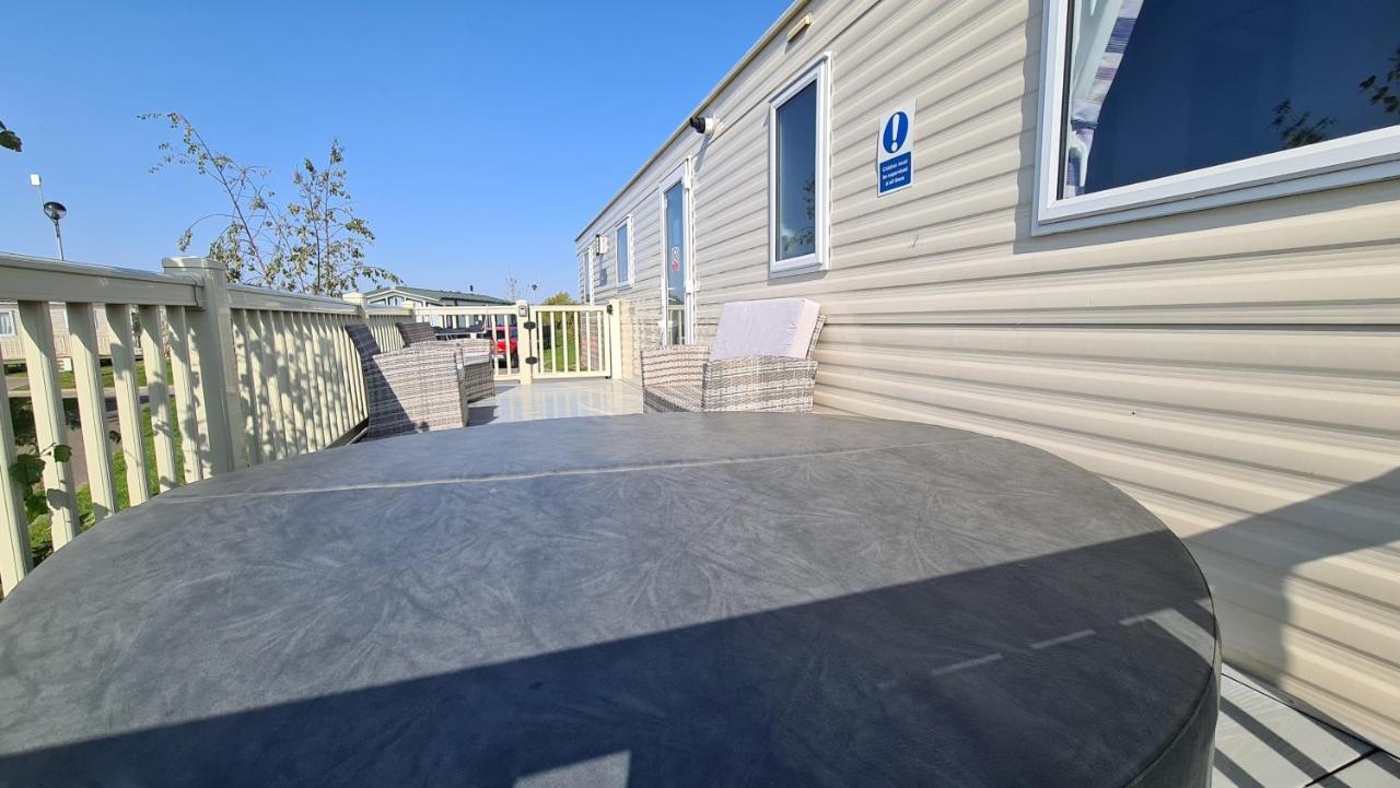 Luxury 2019 8 Berth Caravan With Hot Tub @ Tattershall Lakes Exterior photo