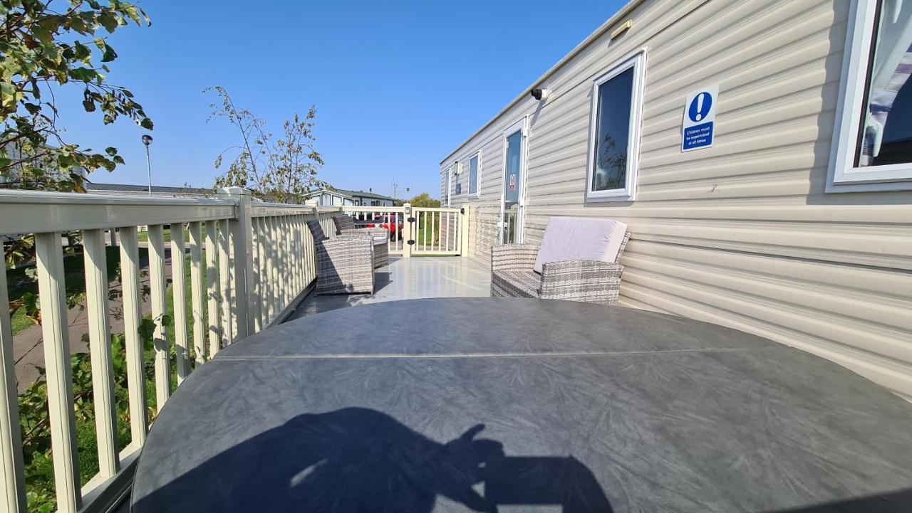 Luxury 2019 8 Berth Caravan With Hot Tub @ Tattershall Lakes Exterior photo